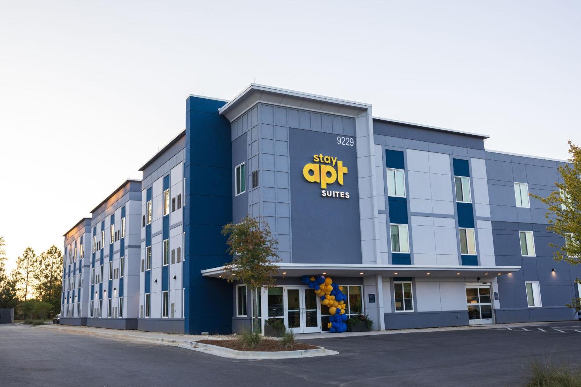 Stayapt Suites Pensacola-Uwf/Florida Hospital Area Ferry Pass Exterior photo